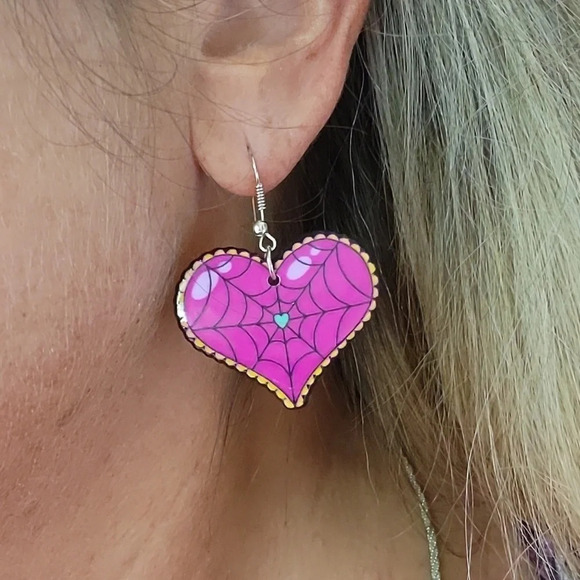 Goth Spiderweb Heart Drop Earrings - Picture 6 of 7